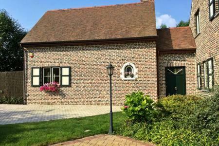 Charmes De Velupont With Wellness Villa Braives Exterior photo